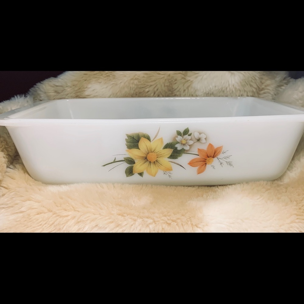 Collectible *RARE* Vintage 1960’s JAJ Pyrex Dish